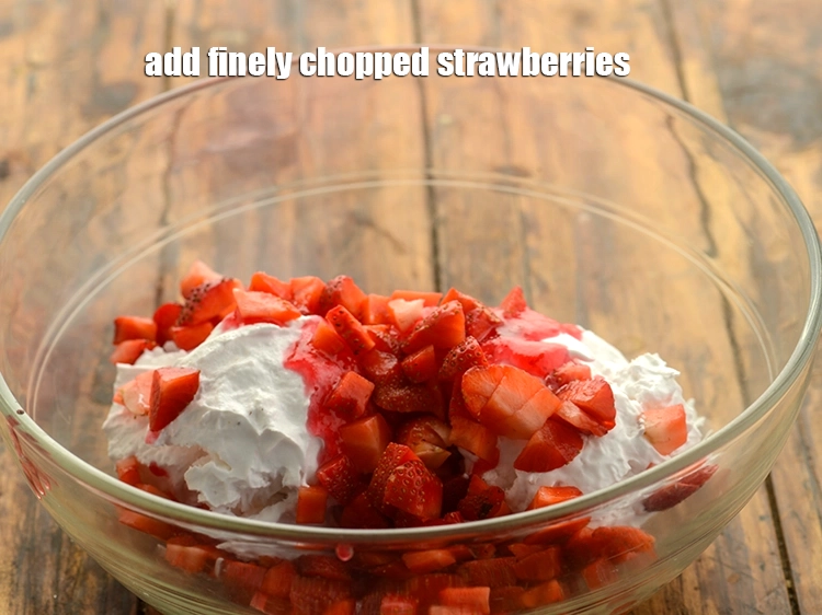 Step 3 – <p>Add <span style="background-color:rgb(255,255,255);color:rgb(0,0,0);">2 tbsp finely </span><a href="https://www.tarladalal.com/glossary-strawberry-strawberries-436i#ing_3013"><u>chopped strawberries</u></a><u>.</u></p>