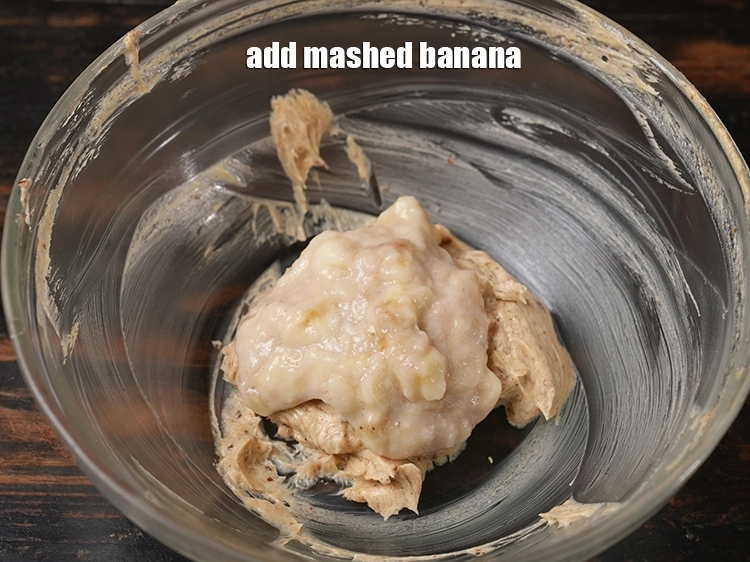 Step 14 – <p><span style="background-color:rgb(255,255,255);color:rgb(0,0,0);">Add 1/4 cup </span><a href="https://www.tarladalal.com/glossary-banana-kela-17i#ing_2966"><u>mashed banana</u></a><u>.</u></p>