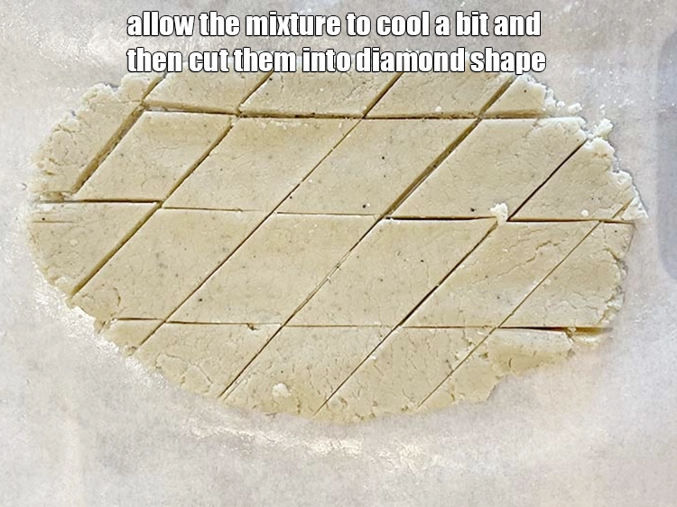Step 16 – <p><span style="background-color:rgb(255,255,255);color:rgb(0,0,0);">Allow the mixture to cool a bit and then <strong>cut them into diamond shape</strong>. …