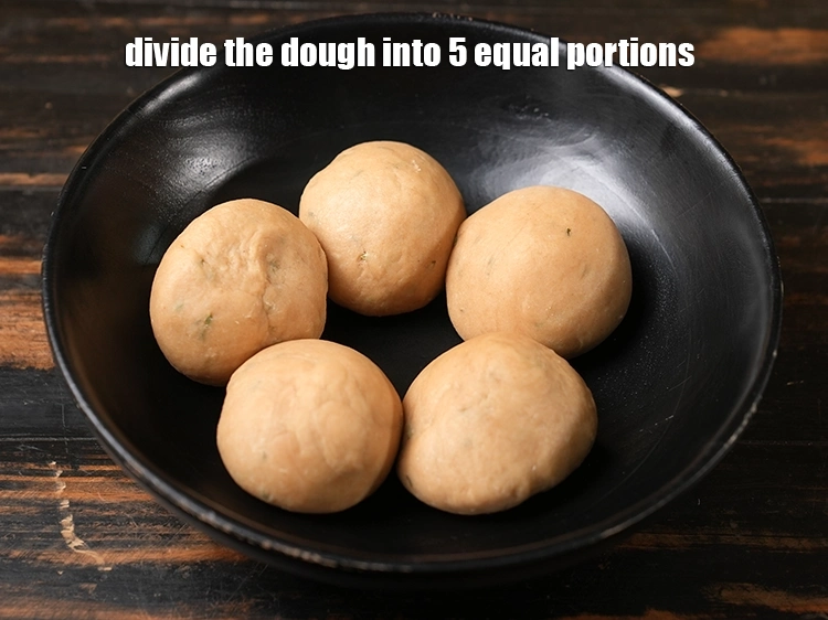 Step 16 – <p><span style="background-color:rgb(255,255,255);color:rgb(0,0,0);">Divide the <strong>dough</strong> into 5 equal portions.</span></p>