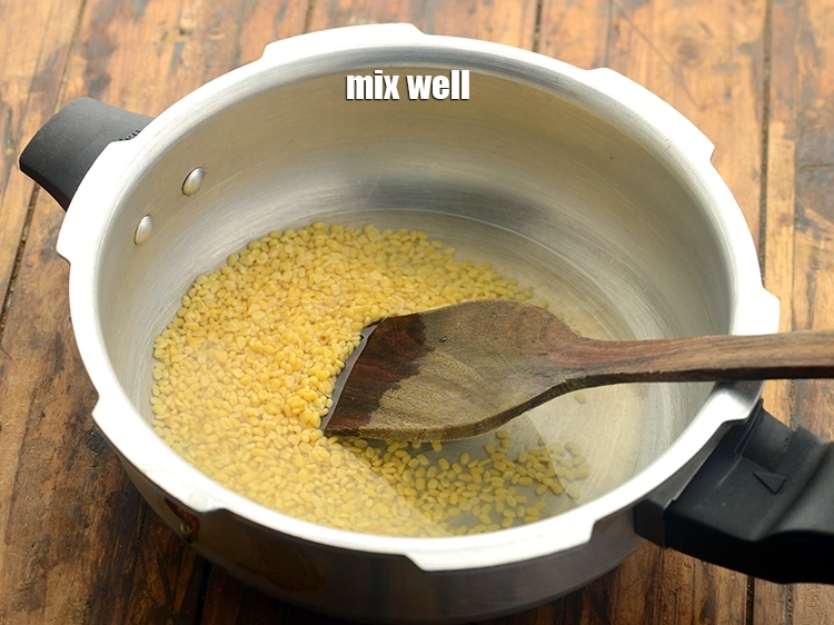 Step 13 – <p>Mix well using a ladle.</p>