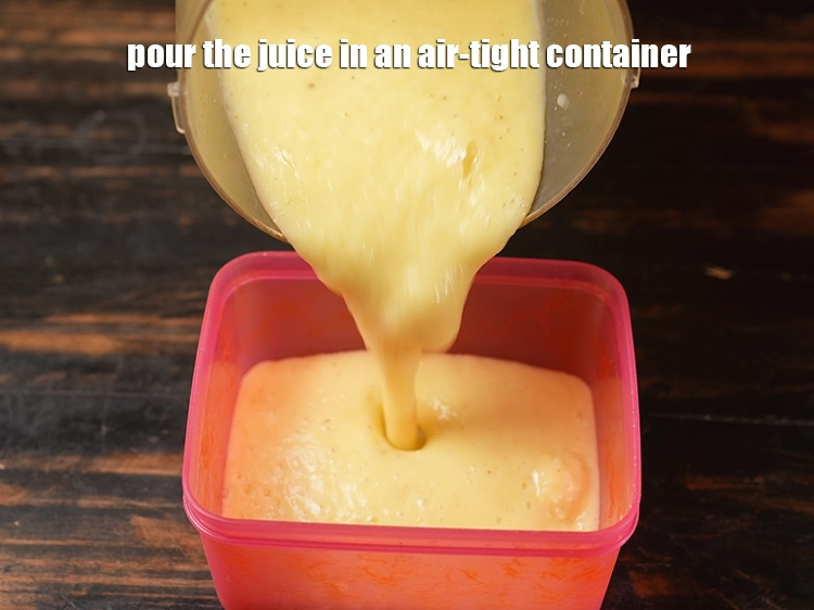 Step 8 – <p><span style="background-color:rgb(255,255,255);color:rgb(0,0,0);">Pour the <strong>juice</strong> in an air-tight container.</span></p>