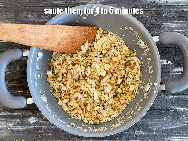 Step 17 – <html><head><meta charset="UTF-8"></head><body><p>Saute them for 4 to 5 minutes.</p></body></html>