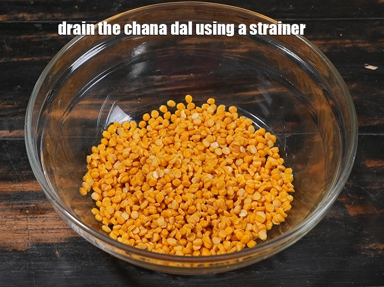 Step 22 – <p><span style="background-color:rgb(255,255,255);color:rgb(0,0,0);">Drain the <strong>chana dal</strong> using a strainer.</span></p>
