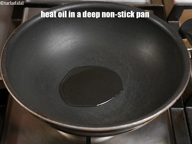 Step 15 – <p>Heat 1 tbsp <a href="https://www.tarladalal.com/glossary-oil-671i">oil</a>&nbsp;in a deep non-stick pan.</p>