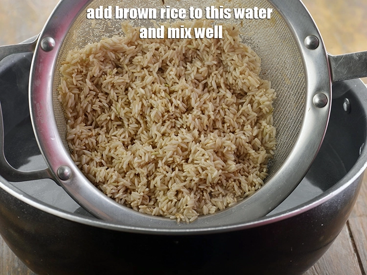 Step 7 – <p><span style="background-color:rgb(255,255,255);color:rgb(0,0,0);">Add the </span><a href="https://www.tarladalal.com/glossary-brown-rice-1618i#"><span style="background-color:rgb(255,255,255);color:rgb(0,0,0);">brown rice</span></a><span style="background-color:rgb(255,255,255);color:rgb(0,0,0);"> to this water and mix well.</span></p>