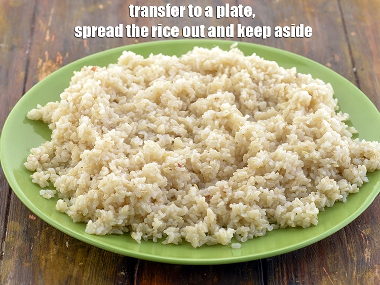 Step 43 – <p><span style="background-color:rgb(255,255,255);color:rgb(0,0,0);">Transfer to a plate, spread the <strong>brown rice</strong> out and keep aside.</span></p>