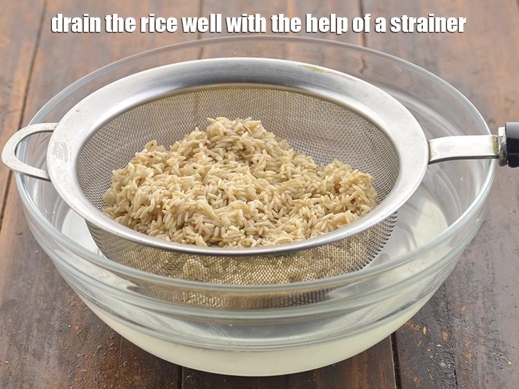 Step 4 – <p><span style="background-color:rgb(255,255,255);color:rgb(0,0,0);">Drain the <strong>rice</strong> well with the help of a strainer and discard the water.</span></p>