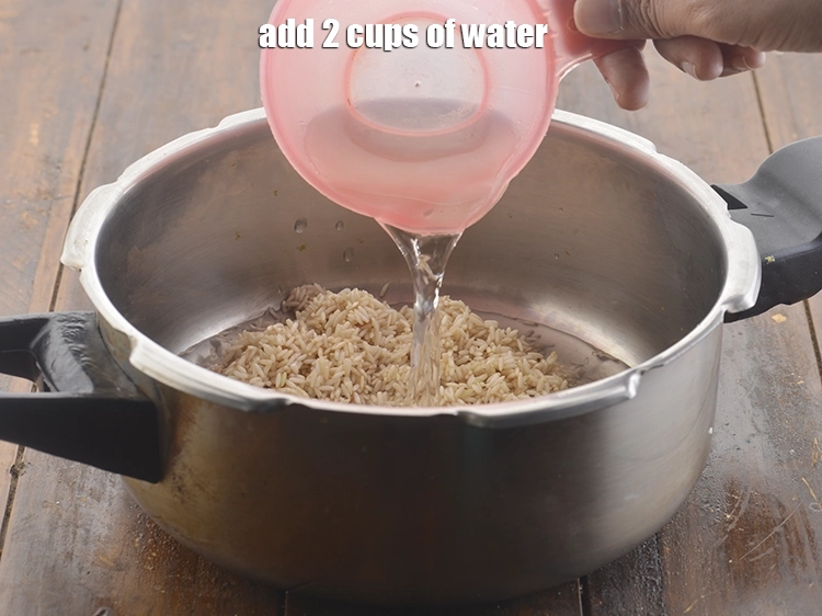Step 6 – <p><span style="background-color:rgb(255,255,255);color:rgb(0,0,0);">Add about 2 cups of <strong>water</strong> to cook the rice.</span></p>