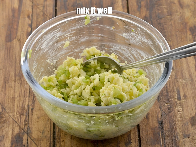 Step 5 – <p>Mix it well. Divide the mixture into 4 equal portions. Keep aside.</p>