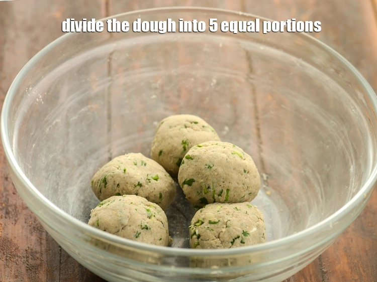 Step 9 – <p>Divide the dough into <strong>5 equal</strong> <strong>portions</strong>.</p>