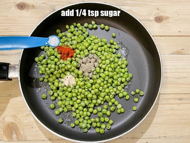 Step 7 – <p>Add the <span style="background-color:rgb(255,255,255);color:rgb(0,0,0);">1/4 tsp </span><a href="https://www.tarladalal.com/glossary-sugar-chini-shakkar-278i"><u>sugar</u></a> (optional).</p>