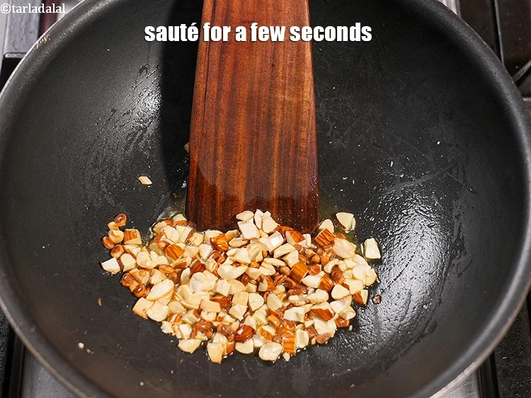 Step 7 – <p>Sauté for a few seconds.</p>
