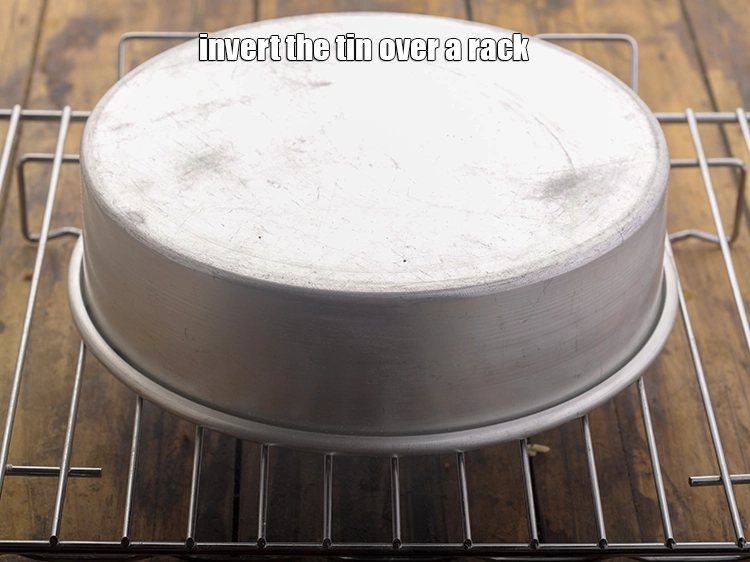 Step 27 – <p>Invert the tin over a rack.</p>