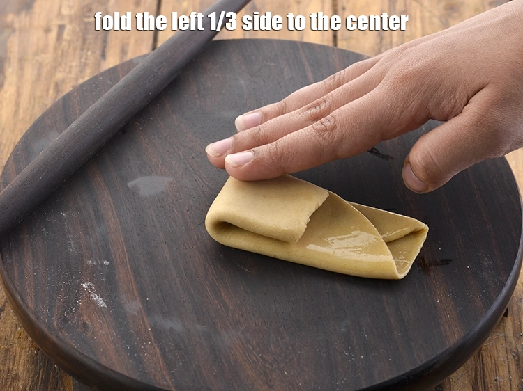 Step 31 – <p>Fold the <strong>left</strong> 1/3 side to the center.</p>