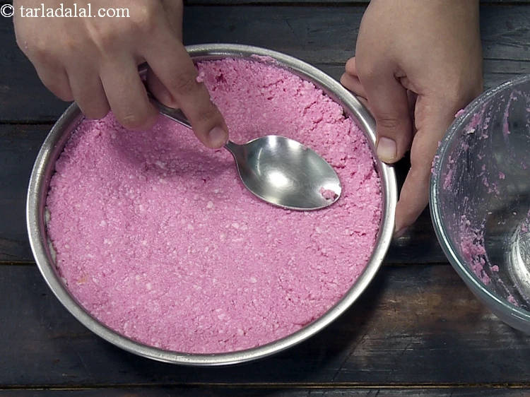 Step 18 – <p>Even this layer also with the back of a spoon.</p>