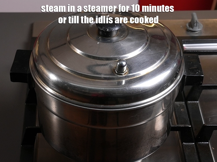 Step 4 – <p><span style="background-color:rgb(255,255,255);color:rgb(0,0,0);">Steam in a steamer for 10 minutes or till the idlis are cooked.</span></p>