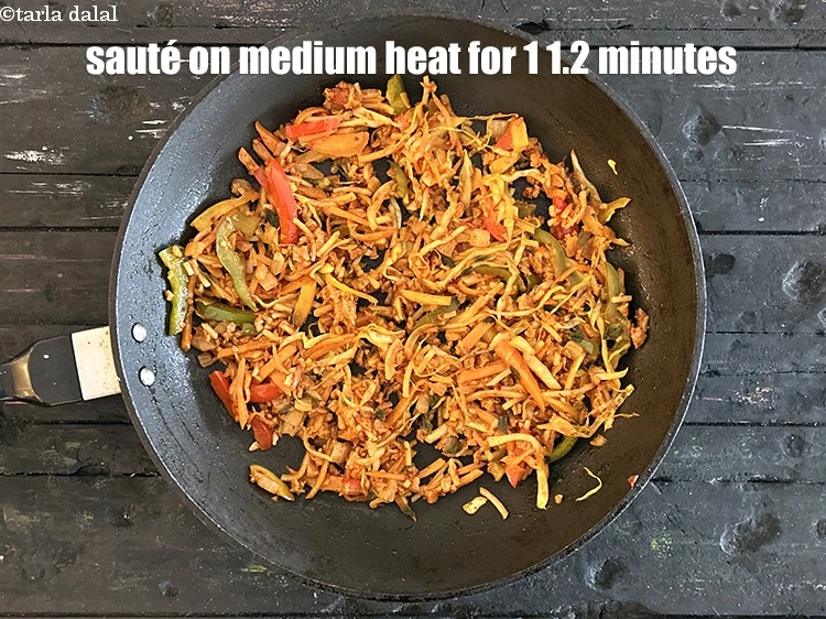 Step 22 – <p><strong>Sauté</strong> on a medium flame for 1 1/2 minutes.</p>