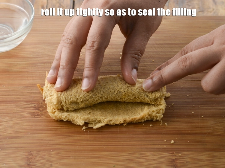 Step 27 – <p><span style="background-color:rgb(255,255,255);color:rgb(0,0,0);">Roll it up tightly. Make sure that the stuffing doesn’t fall off from the …