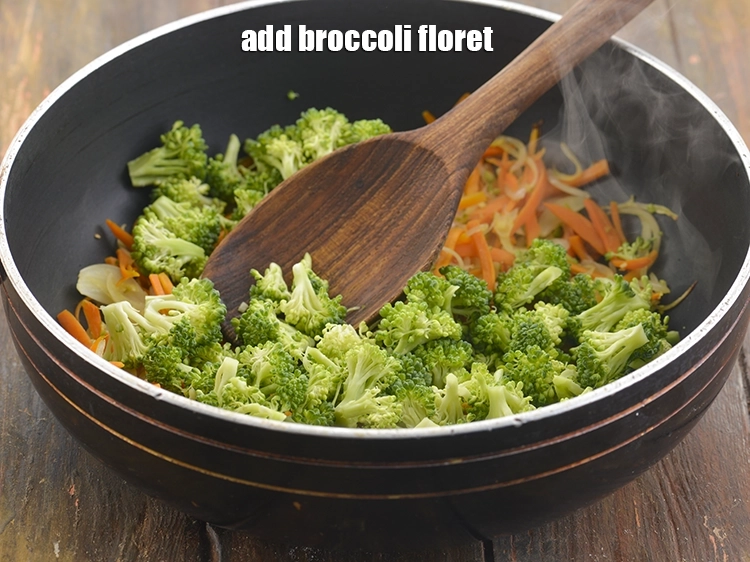 Step 11 – <p>Add the <span style="background-color:rgb(255,255,255);color:rgb(0,0,0);">1 cup </span><a href="https://www.tarladalal.com/glossary-broccoli-232i#ing_2417"><u>broccoli floret</u></a><u>.</u></p>