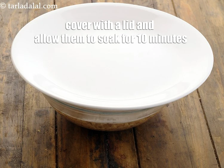 Step 5 – <p>Cover with a lid and allow them to soak for 10 minutes.</p>