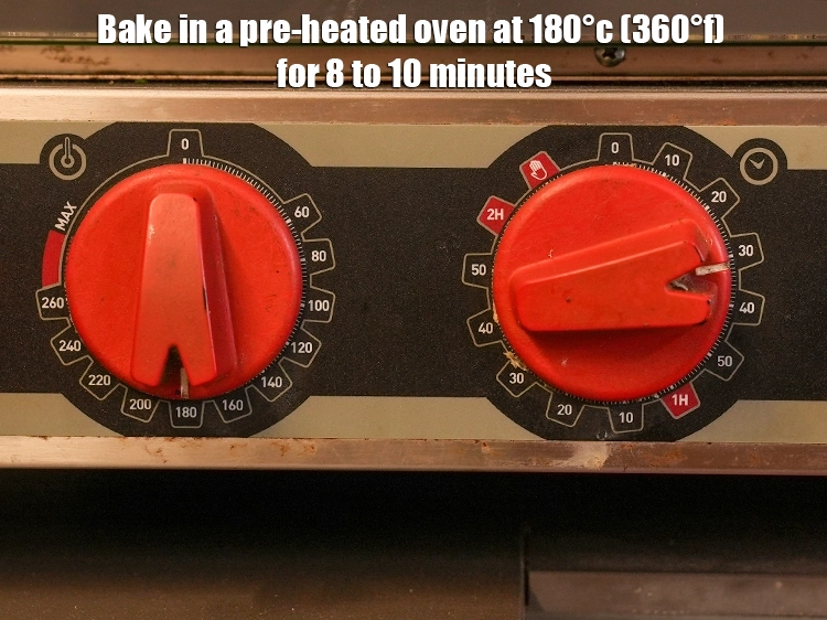 Step 17 – <p><span style="background-color:rgb(255,255,255);color:rgb(0,0,0);">Bake in a pre-heated oven at 180°c (360°f) for 8 to 10 minutes.</span></p>