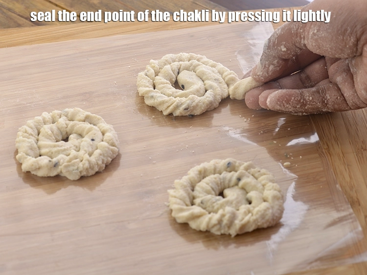Step 11 – <p>Seal the end point of the chakli by pressing it lightly. Place each one of …