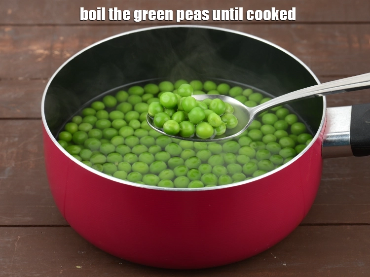 Step 5 – <p>Boil the <strong>green peas</strong> until cooked.</p>