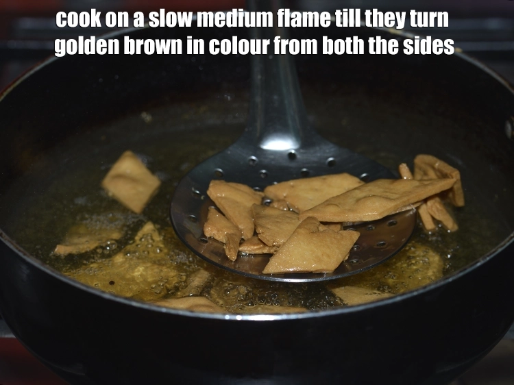 Step 9 – <p><span style="background-color:rgb(255,255,255);color:rgb(0,0,0);">On a slow medium flame till they turn golden brown in colour from both …