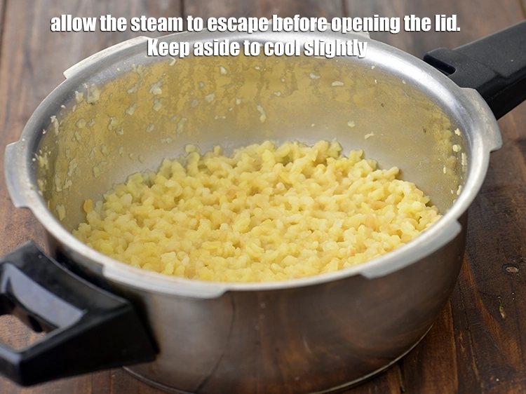 Step 6 – <p><span style="background-color:rgb(255,255,255);color:rgb(0,0,0);">Allow the steam to escape before opening the lid. Keep aside to cool slightly.</span></p>