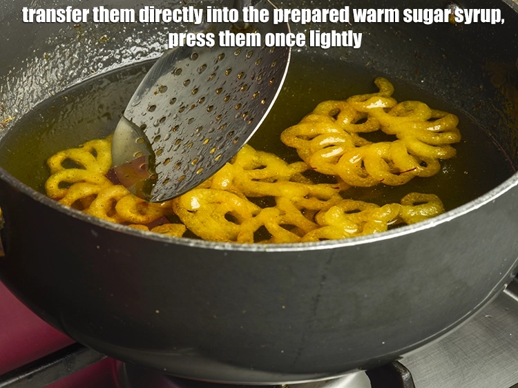 Step 13 – <p><span style="background-color:rgb(255,255,255);color:rgb(0,0,0);"><strong>Transfer</strong> them directly into the <strong>prepared warm sugar syrup</strong>, press them once lightly.</span></p>