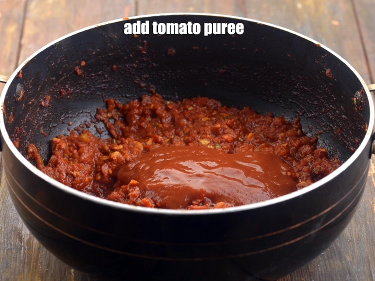 Step 15 – <p><span style="background-color:rgb(255,255,255);color:rgb(0,0,0);">Now, add the <strong>tomato purée</strong>. optional.</span></p>