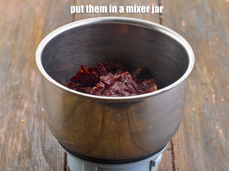 Step 5 – <p><span style="background-color:rgb(255,255,255);color:rgb(0,0,0);">Now, put them in a mixer jar.</span></p>