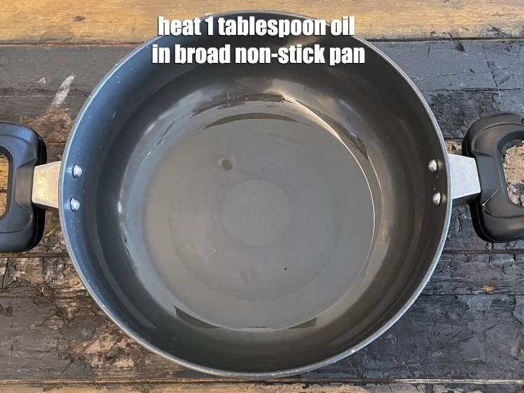 Step 2 – <p>Heat 1 tablespoon <a href="https://www.tarladalal.com/glossary-oil-671i"><u>oil</u></a> in broad non-stick pan.</p>