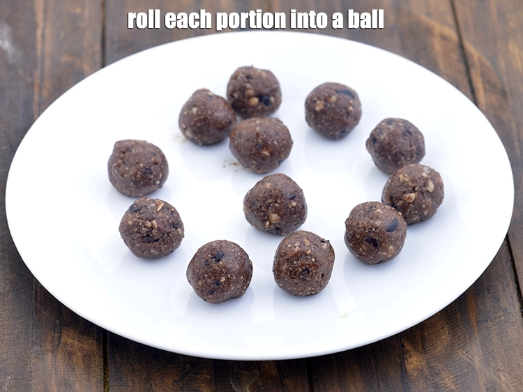 Step 3 – <p><span style="background-color:rgb(255,255,255);color:rgb(0,0,0);">Divide the mixture into 12 equal portions. Roll each portion into a </span><strong>round ball</strong><span …