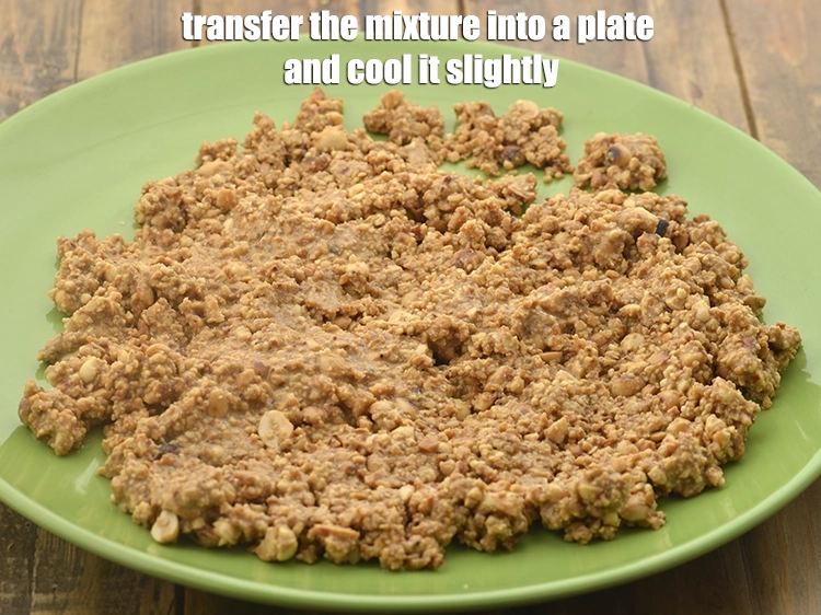 Step 7 – <p><span style="background-color:rgb(255,255,255);color:rgb(0,0,0);">Transfer the mixture into a plate and <strong>cool it slightly</strong>.</span></p>