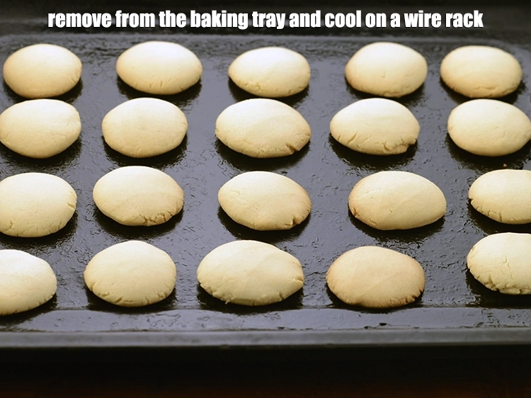 Step 20 – <p><span style="background-color:rgb(255,255,255);color:rgb(0,0,0);"><strong>Remov</strong>e from the baking tray and <strong>cool</strong> on a wire rack.</span></p>