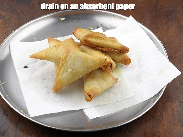 Step 18 – <p><span style="background-color:rgb(255,255,255);color:rgb(0,0,0);"><strong>Drain</strong> on an absorbent paper.</span></p>