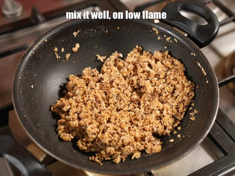 Step 13 – <p><span style="background-color:rgb(255,255,255);color:rgb(0,0,0);">Mix it well, on low flame.</span></p>