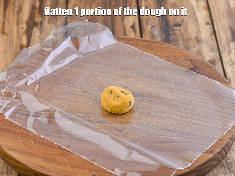 Step 4 – <p><span style="background-color:rgb(255,255,255);color:rgb(0,0,0);">Flatten 1 portion of the dough on it.</span></p>