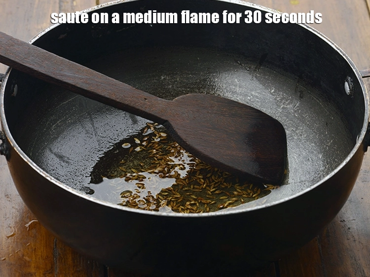 Step 7 – <p><span style="background-color:rgb(255,255,255);color:rgb(0,0,0);"><strong>Sauté</strong> on a medium flame for 30 seconds.</span></p>