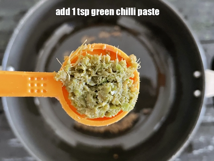 Step 8 – <p>Add the <span style="background-color:rgb(255,255,255);color:rgb(0,0,0);">1 tsp green </span><a href="https://www.tarladalal.com/chilli-paste-22538r"><u>chilli paste</u></a>.</p>