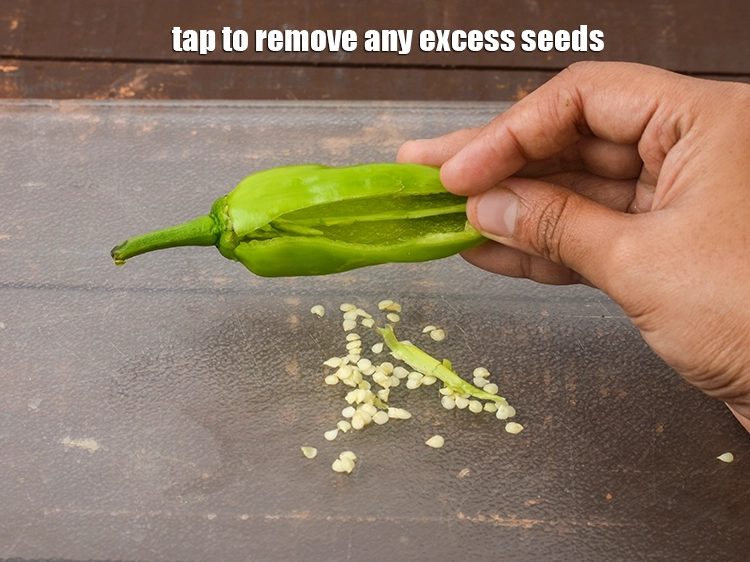 Step 3 – <p><span style="background-color:rgb(255,255,255);color:rgb(0,0,0);">Tap to remove any excess seeds.</span></p>