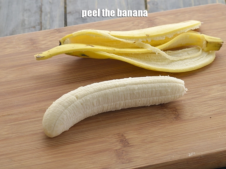 Step 10 – <p><strong>Peel</strong> the <strong>banana</strong>. Peel the banana well and discard the peel.&nbsp;</p>