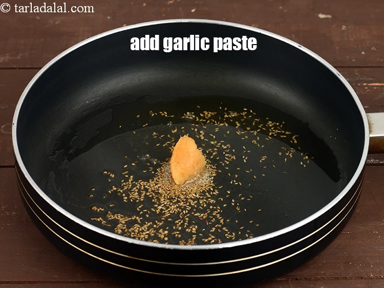Step 8 – <p><span style="background-color:rgb(255,255,255);color:rgb(0,0,0);">Add 1 tsp&nbsp;</span><a href="https://www.tarladalal.com/glossary-garlic-paste-lehsun-ki-paste-lahsun-ki-paste-350i"><u>garlic (lehsun) paste</u></a><span style="background-color:rgb(255,255,255);color:rgb(0,0,0);">.</span></p>