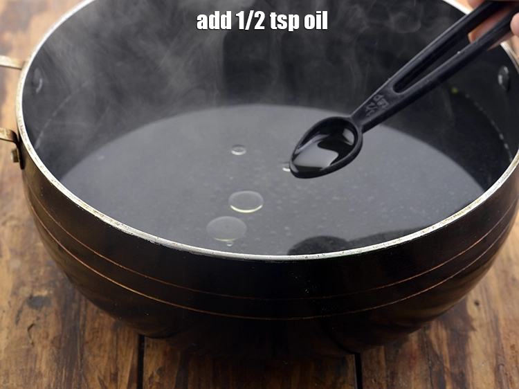 Step 14 – <p>Add the <span style="background-color:rgb(255,255,255);color:rgb(0,0,0);">1/2 tsp </span><a href="https://www.tarladalal.com/glossary-oil-671i"><u>oil</u></a><u>.</u></p>