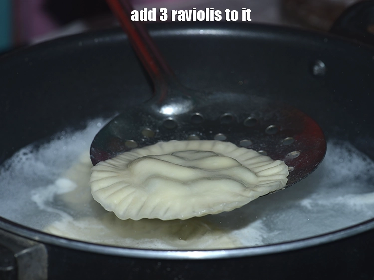 Step 16 – <p><span style="background-color:rgb(255,255,255);color:rgb(0,0,0);">Add 3 <strong>raviolis</strong> to it.</span></p>