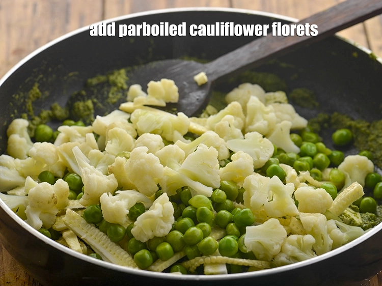 Step 24 – <p>Add <span style="background-color:rgb(255,255,255);color:rgb(0,0,0);">3/4 cup parboiled </span><a href="https://www.tarladalal.com/glossary-cauliflower-phool-gobi-phool-gobhi-174i#ing_2347"><u>cauliflower florets</u></a><u>.</u></p>