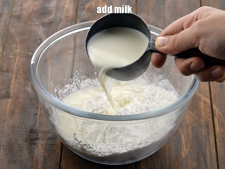 Step 4 – <p>Add the <span style="background-color:rgb(255,255,255);color:rgb(0,0,0);">1/4 cup </span><a href="https://www.tarladalal.com/glossary-milk-doodh-full-cream-milk-514i"><u>milk</u></a><u>.</u></p>