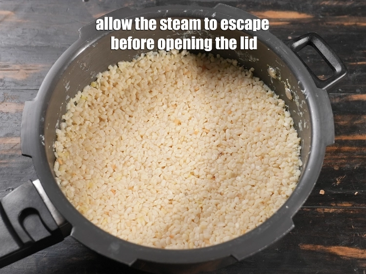 Step 12 – <p><span style="background-color:rgb(255,255,255);color:rgb(0,0,0);">Allow the steam to escape before opening the lid.</span></p>
